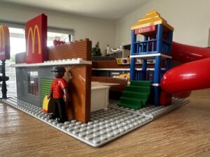 maccas makers side angle